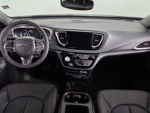 New 2025 Chrysler Pacifica Select w/ Fav Edition Package image 40