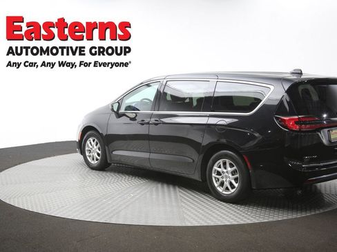 Used 2023 Chrysler Pacifica Touring-L FWD image 64