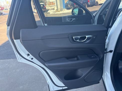 Used 2025 Volvo XC60 B5 Plus image 36