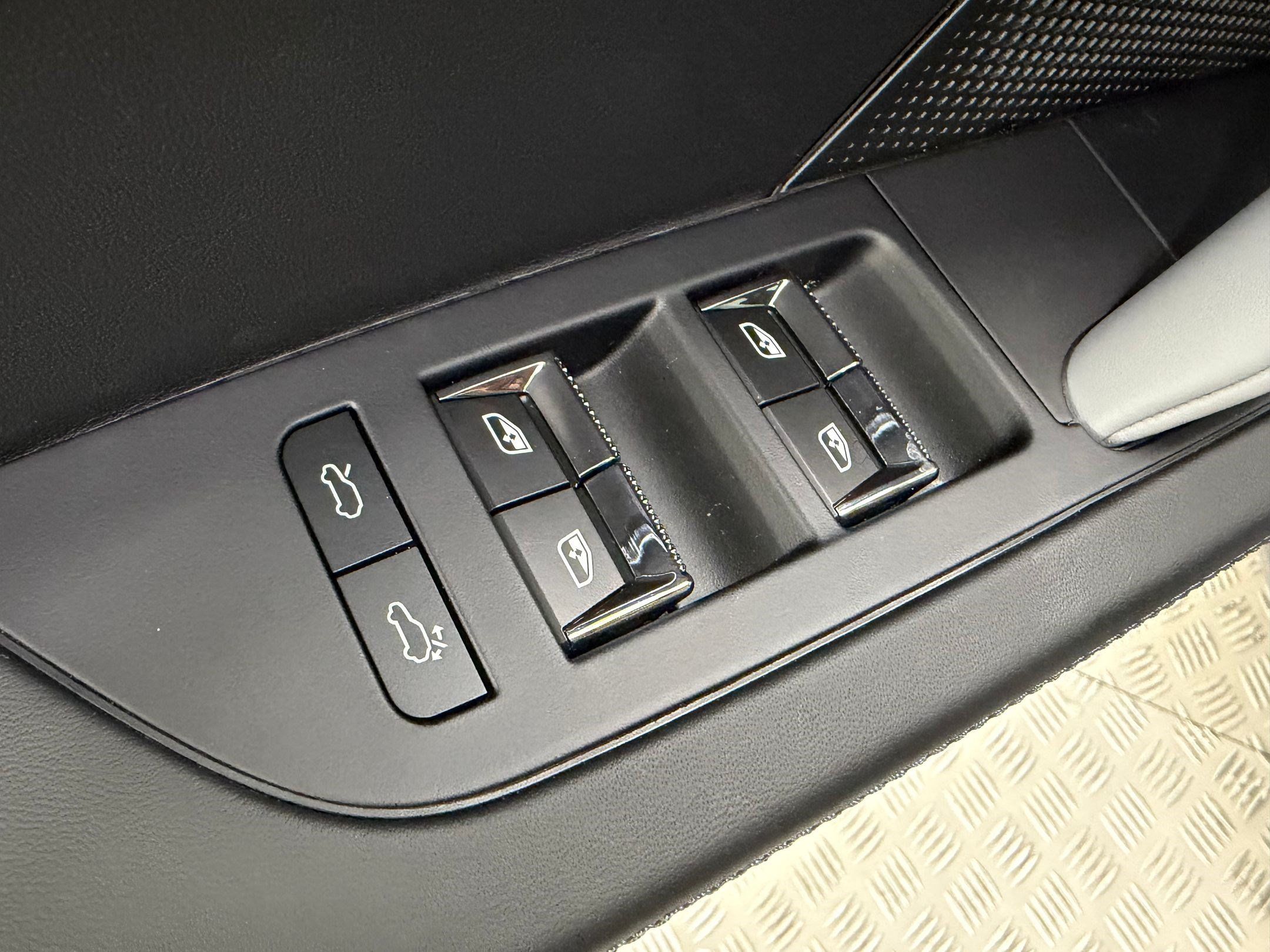 New 2026 Porsche Cayenne Electric AWD/4WD image 15