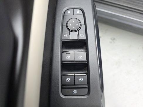 Used 2023 Nissan Pathfinder SV w/ Black Appearance Package image 21