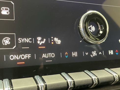 Certified 2025 GMC Yukon XL Denali w/ Sun & Power Step Package image 27