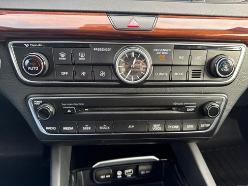 Used 2017 Kia Cadenza Premium w/ Luxury Package image 32