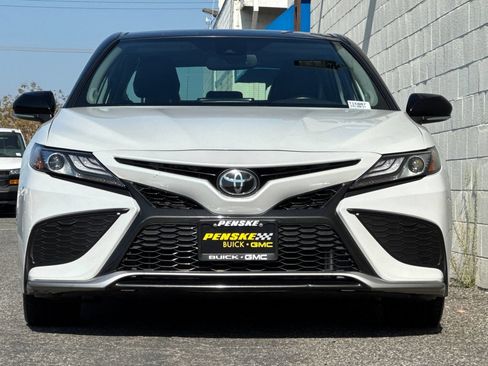 Used 2022 Toyota Camry XSE FWD image 9