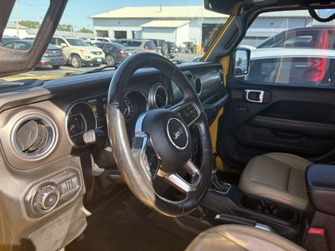 Used 2018 Jeep Wrangler Unlimited Rubicon w/ Dual Top Group AWD/4WD image 7