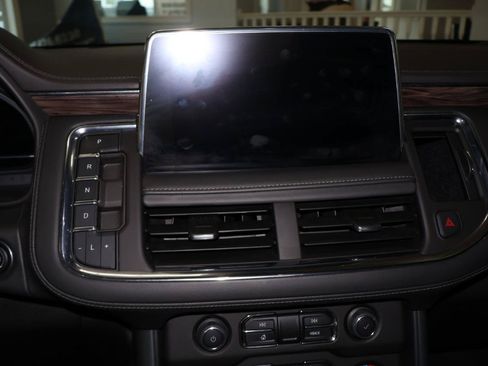 Used 2022 Chevrolet Suburban LT w/ Luxury Package AWD/4WD image 21