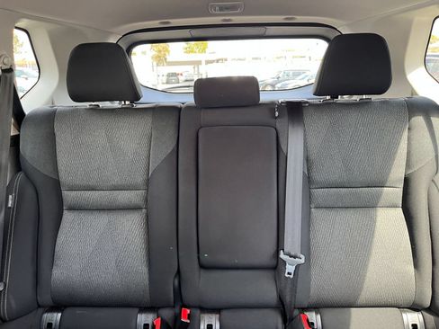 Used 2025 Nissan Rogue SV FWD image 40