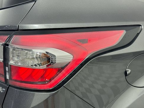 Used 2017 Ford Escape Titanium image 33