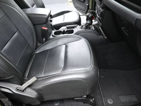 Used 2021 Jeep Wrangler Unlimited Sahara w/ Uconnect 4C Nav & Sound Group AWD/4WD image 27