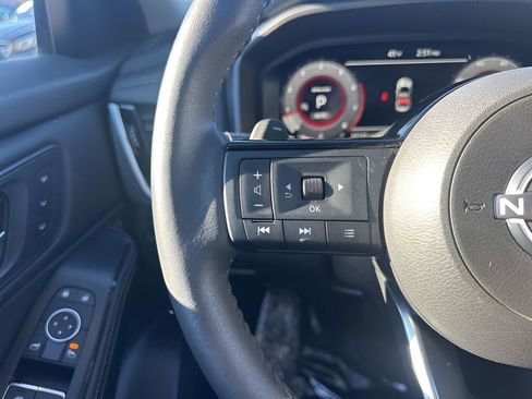 Used 2024 Nissan Rogue SL w/ SL Premium Package image 16