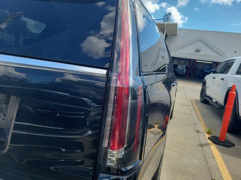Used 2017 Cadillac Escalade ESV Premium Luxury RWD image 10