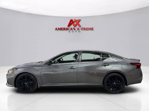 Used 2022 Nissan Altima 2.5 SR w/ Midnight Edition Package FWD image 2