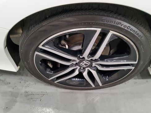 Used 2017 Honda Accord Touring image 39