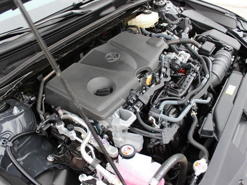 Used 2025 Toyota Camry SE image 25