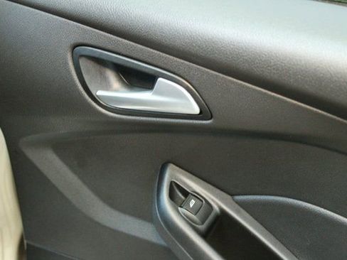 Used 2018 Ford Focus SE image 12