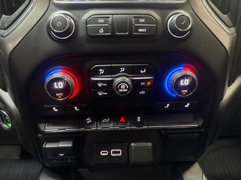 Used 2021 Chevrolet Silverado 1500 LT Trail Boss AWD/4WD image 18