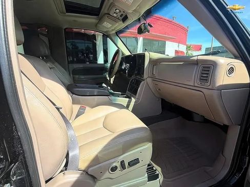 Used 2004 Chevrolet Avalanche 2500 w/ Preferred Equipment Group AWD/4WD image 45