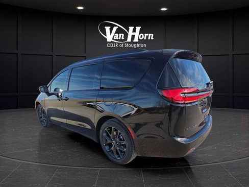 New 2026 Chrysler Pacifica Select w/ S Appearance Package image 3