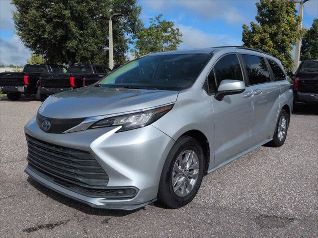 Certified 2022 Toyota Sienna LE FWD image 2