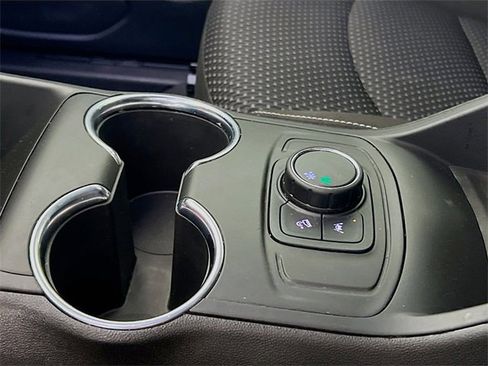 Used 2022 GMC Terrain SLE image 16