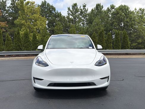 Used 2023 Tesla Model Y AWD image 10