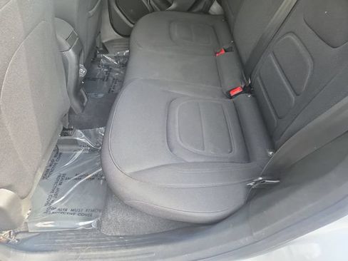 Used 2019 Jeep Renegade Latitude AWD/4WD image 30