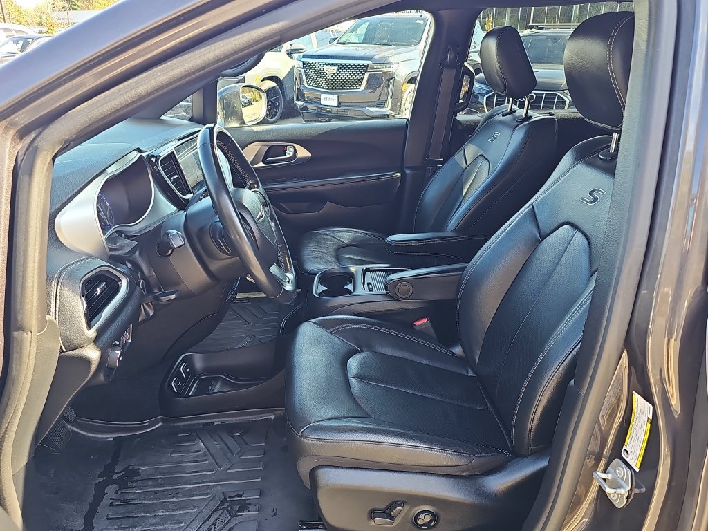 Used 2021 Chrysler Pacifica Touring-L w/ Premium & Safety Sphere Group FWD image 10