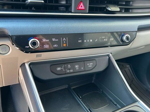 New 2026 Kia Carnival EX image 25