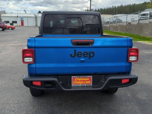 Used 2024 Jeep Gladiator Sport AWD/4WD image 5