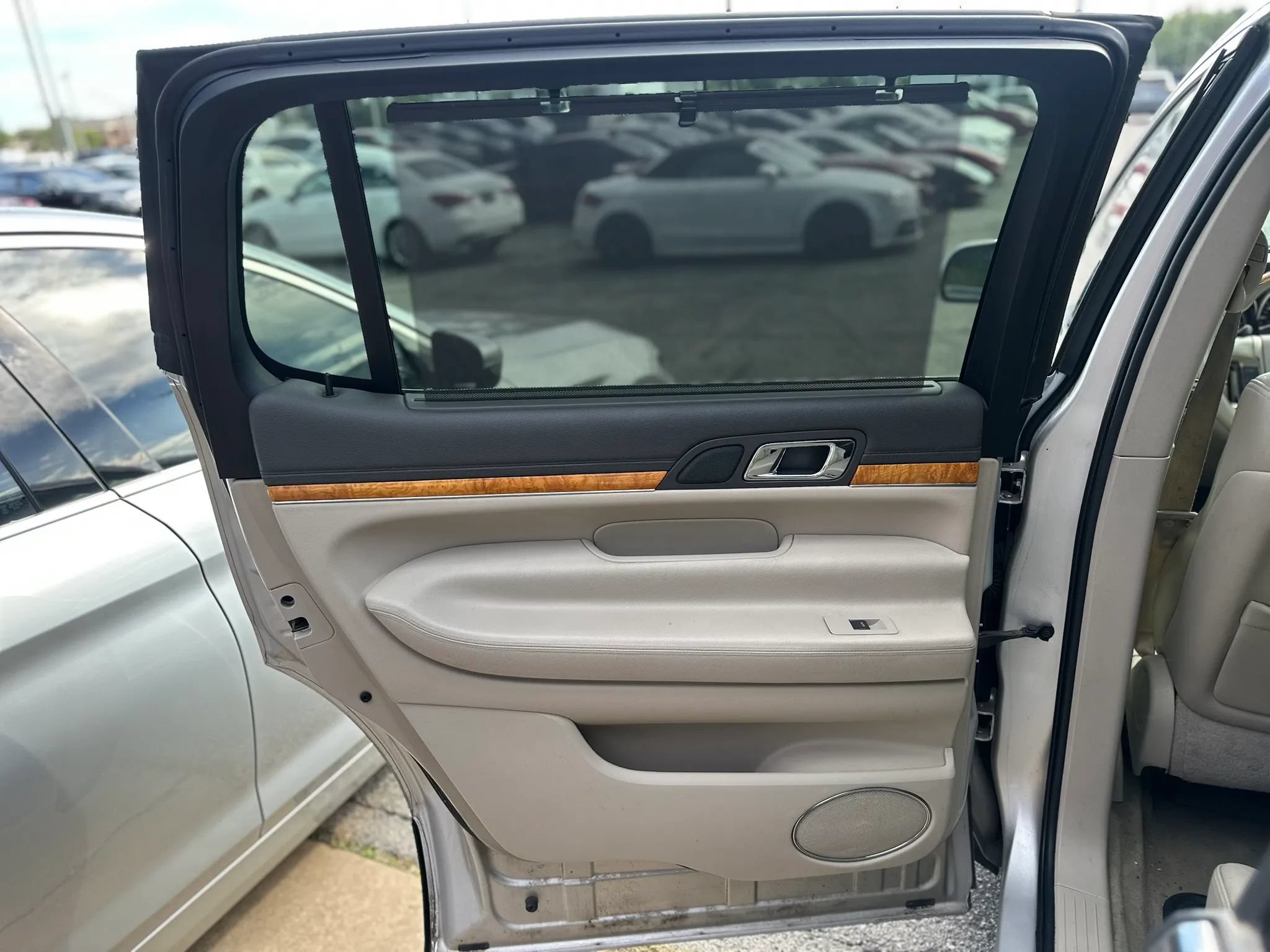 Used 2012 Lincoln MKT AWD image 22