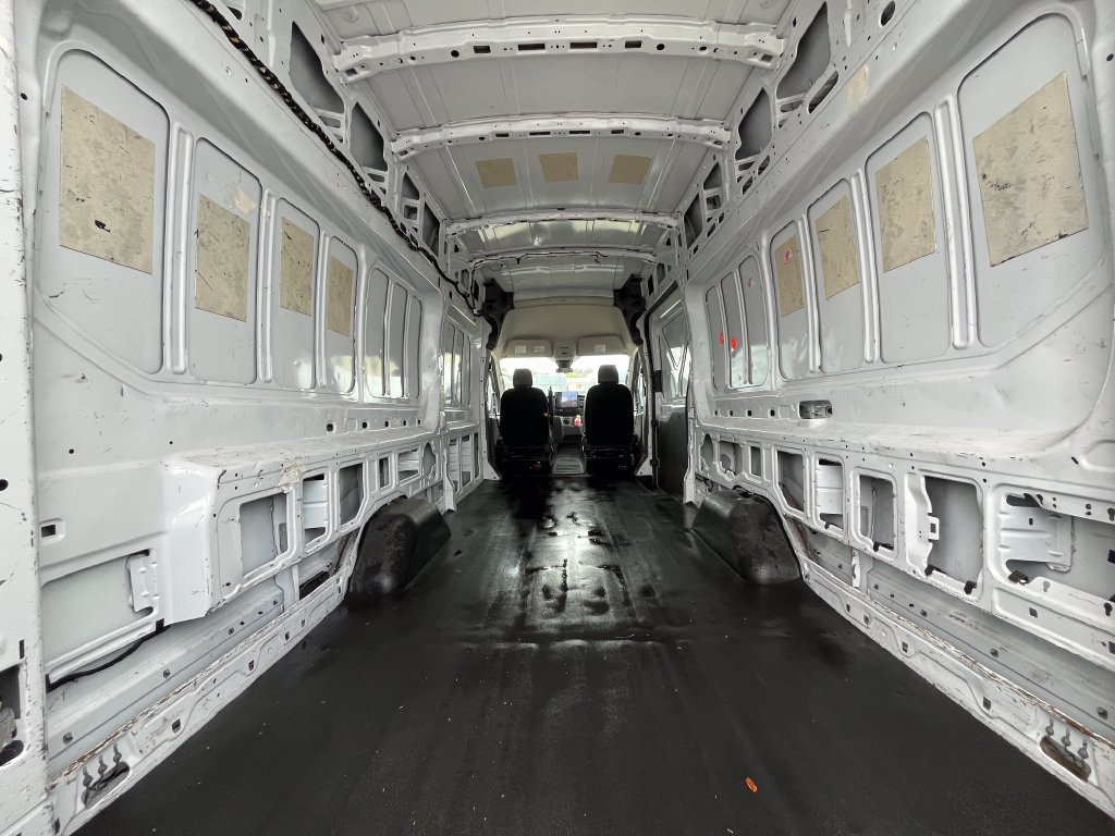 Used 2022 Ford E-Transit 148 High Roof Extended RWD image 7
