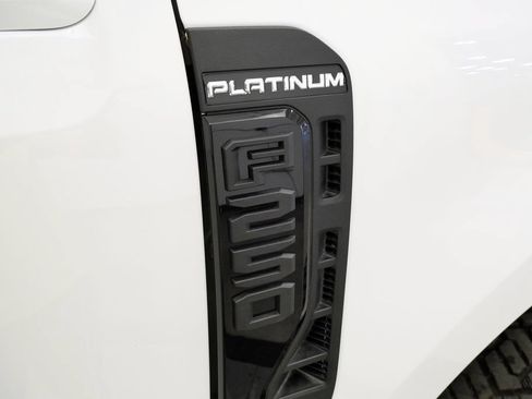 Used 2026 Ford F250 Platinum AWD/4WD image 9