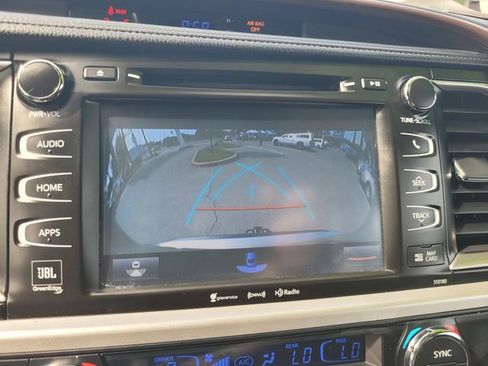 Used 2018 Toyota Highlander Limited Platinum AWD/4WD image 22