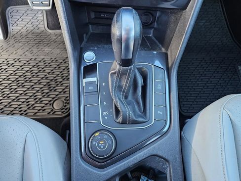 Used 2021 Volkswagen Tiguan SE R-Line image 17