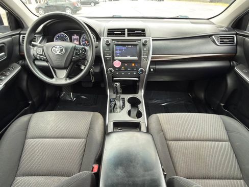 Used 2016 Toyota Camry LE FWD image 3