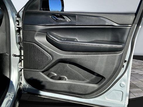 Used 2024 Jeep Grand Cherokee L Laredo image 24