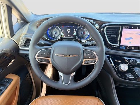 Used 2022 Chrysler Pacifica Pinnacle image 18