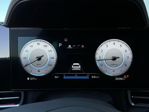 Used 2025 Hyundai Elantra SEL image 40