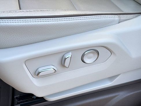 Used 2025 GMC Yukon XL Denali w/ Denali Reserve Package image 12