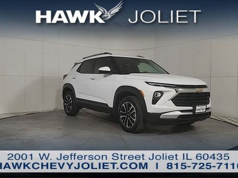 Used 2025 Chevrolet TrailBlazer LT AWD/4WD image 2