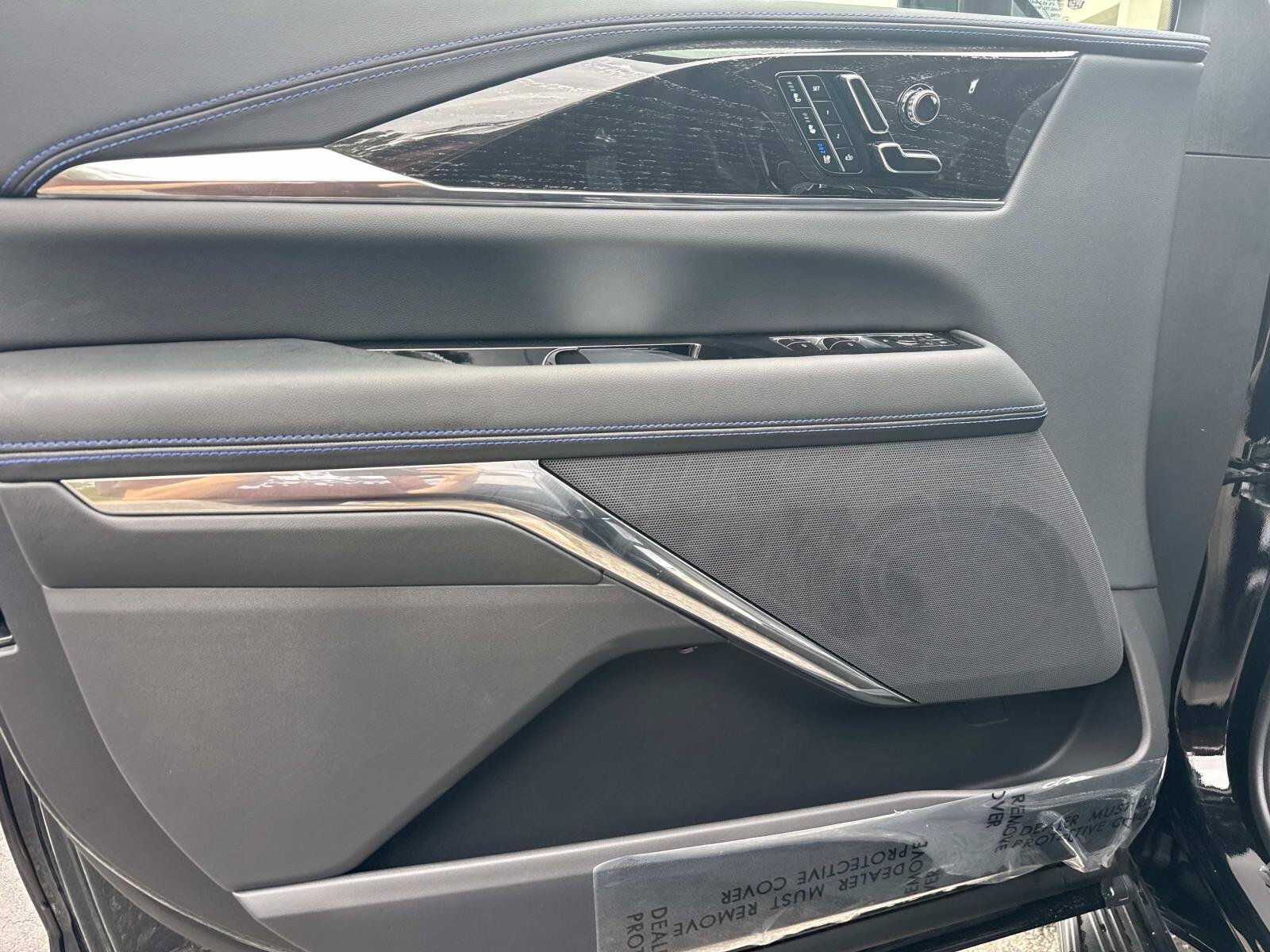 New 2026 Cadillac Escalade IQ Luxury 1 w/ LPO, Floor Liner Package AWD/4WD image 13