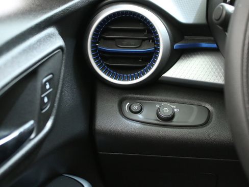 Used 2024 Chevrolet Trax LS w/ LS Convenience Package FWD image 18