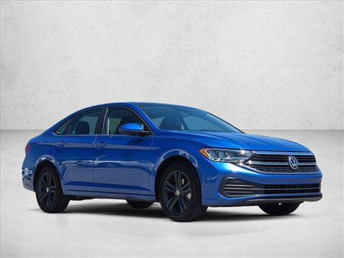 Used 2023 Volkswagen Jetta SE FWD image 3