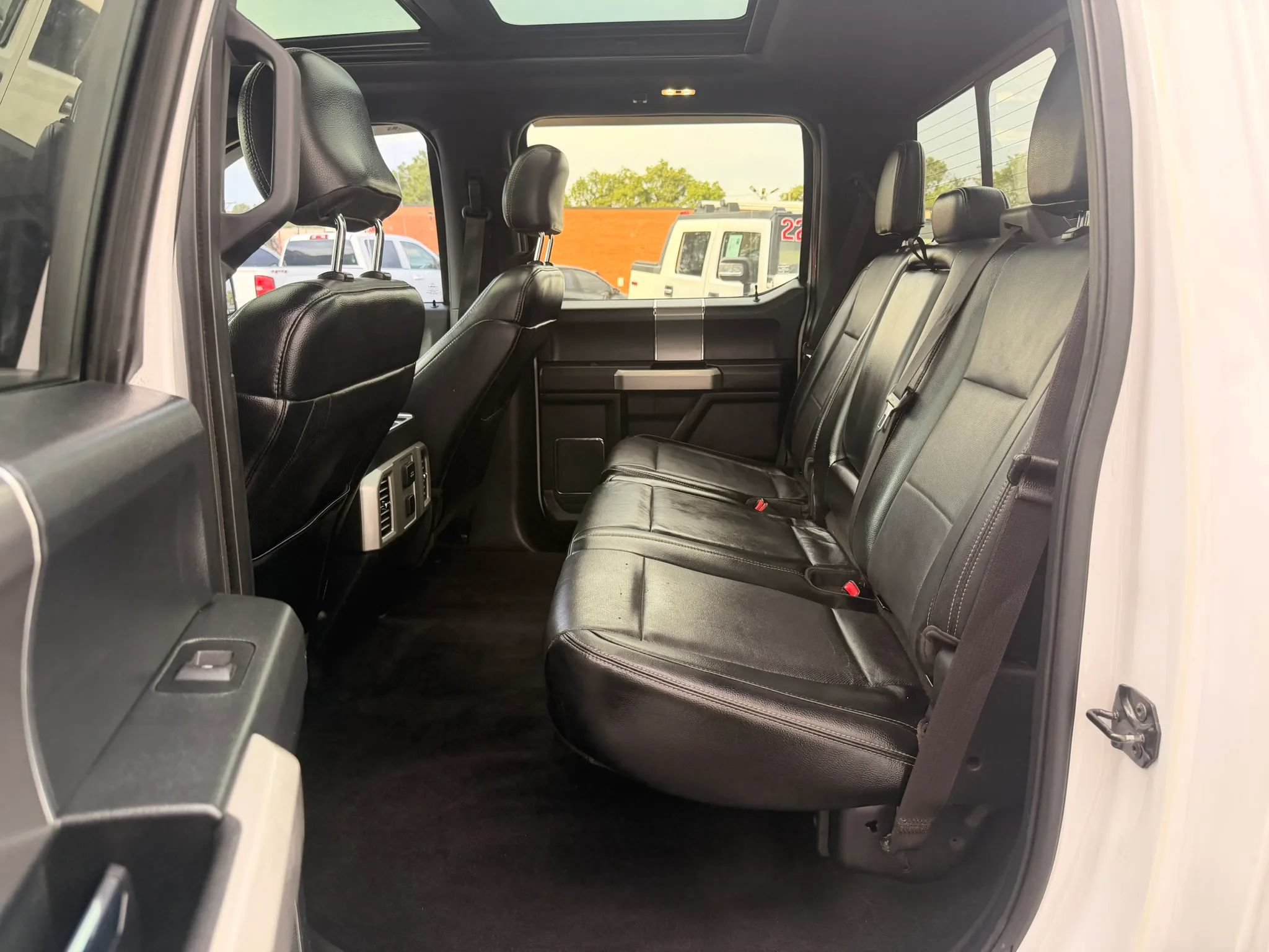 Used 2015 Ford F150 Lariat RWD image 24