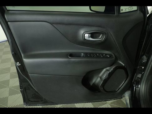 Used 2019 Jeep Renegade Altitude w/ Quick Order Package 2XM AWD/4WD image 18