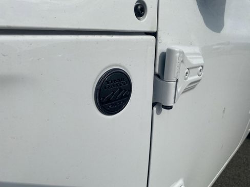 New 2025 Jeep Gladiator Sport image 11