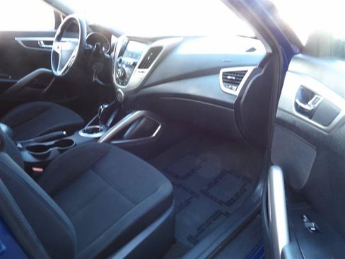 Used 2017 Hyundai Veloster FWD image 8