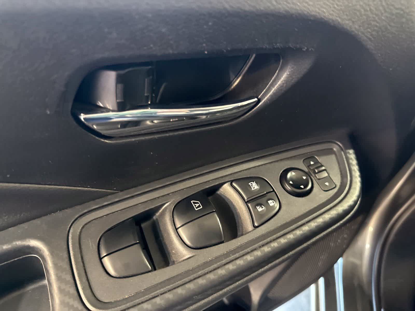 Used 2025 Nissan Versa SV FWD image 17