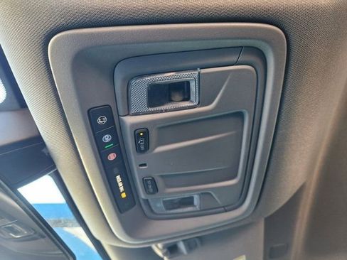 Used 2022 Chevrolet Silverado 1500 LT w/ Z71 Off-Road Package image 28