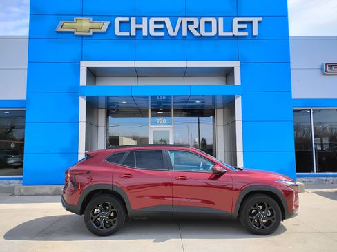 Used 2025 Chevrolet Trax LT w/ LT Convenience Package image 34